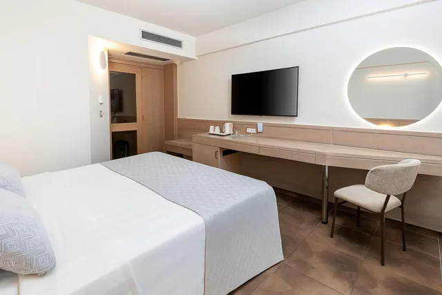 غرفة قياسية بسرير مزدوج أو سريرين منفصلين، Thalassa Beach Resort - Adults Only 6/10