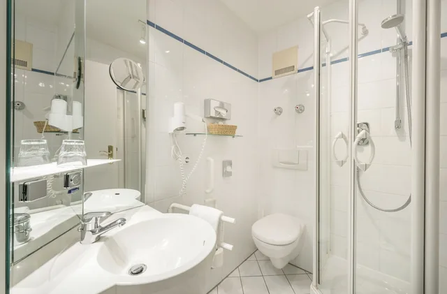 غرفة كلاسيكية بإطلالة على البحيرة مفردة بسرير فردي، Exclusive Hotel Der Westerhof 2/2