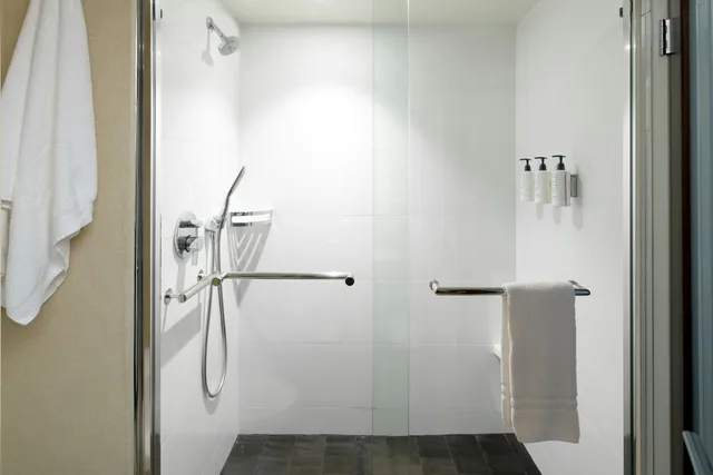 غرفة ديلوكس بسريرين كوين، Hilton Charlotte Uptown (ex Hilton Charlotte Center City) 2/2