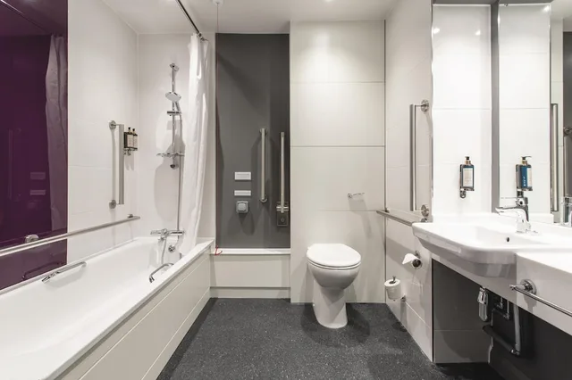 غرفة سوبيريور بسرير كينج لذوي الإعاقة، Premier Inn London Docklands (Excel) Hotel 2/2