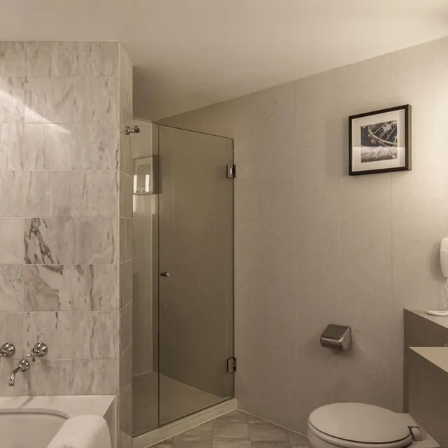 Junior Suite, King Bed, Bay and River View, Corner، Sofitel Melbourne On Collins 2/2