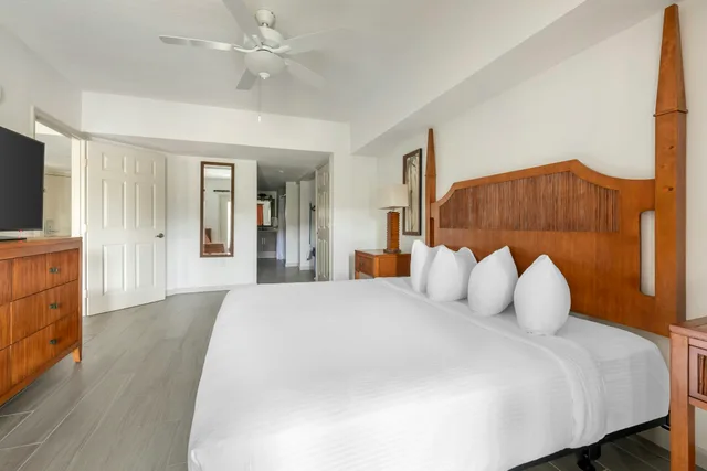 1 Bedroom, King Bed, Accessible, Hilton Vacation Club Aqua Sol Orlando West 1/3