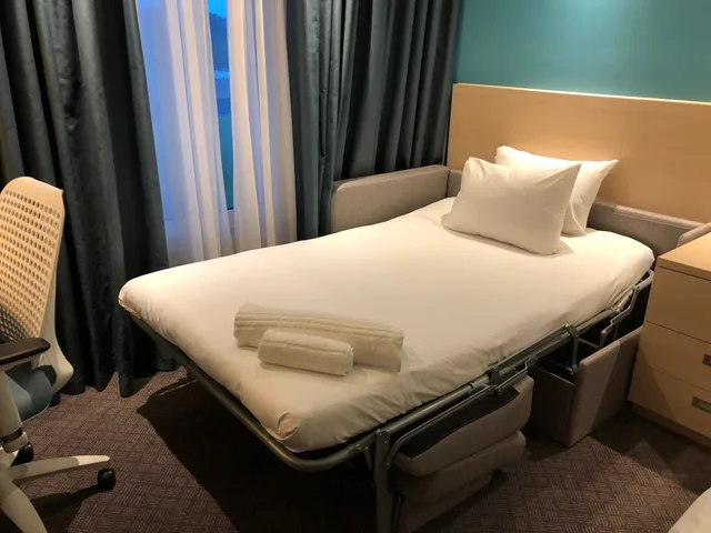 غرفة بسرير كينج مع أريكة، Hampton By Hilton Bristol Airport 6/8