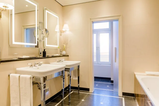 جناح بسرير كينج، Excelsior Hotel Ernst 10/10