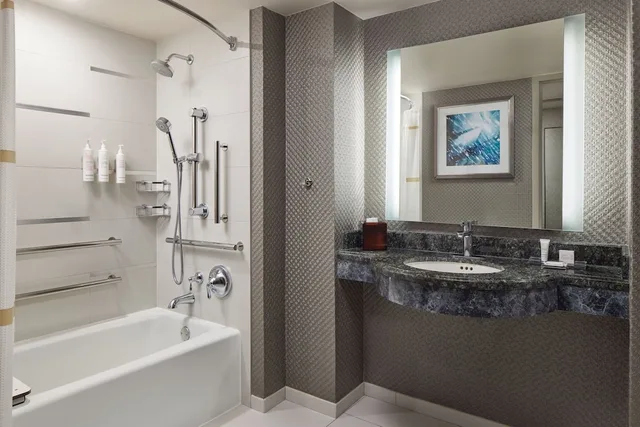 غرفة كلوب بسرير كينج، Crystal Gateway Marriott 4/6
