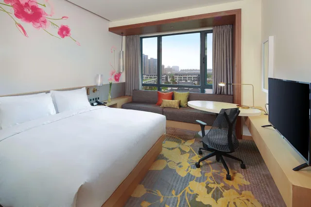 غرفة ديلوكس بسرير مزدوج بإطلالة على الحديقة، Hilton Garden Inn Qidong 1/3