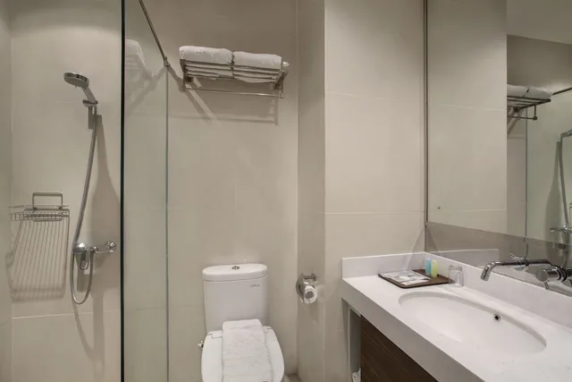 Suite, King Bed, Sawana Suites 2/2