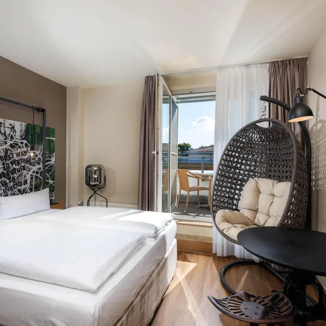 Plus, Standard, King Bed, Balcony، Seminaris Seehotel Potsdam 1/8