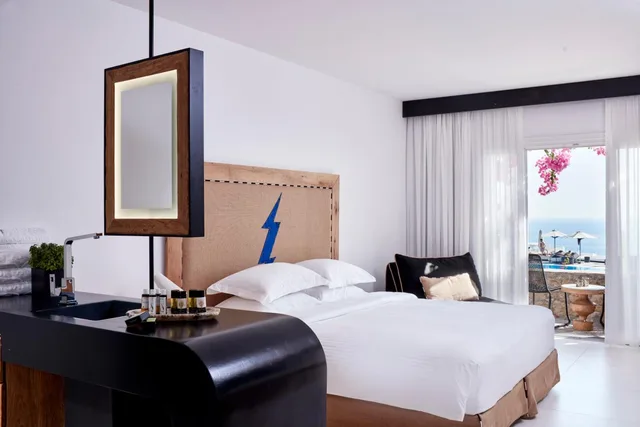 غرفة بريميوم بسرير مزدوج أو سريرين منفصلين بجاكوزي، Royal Myconian - Leading Hotels Of The World 4/6