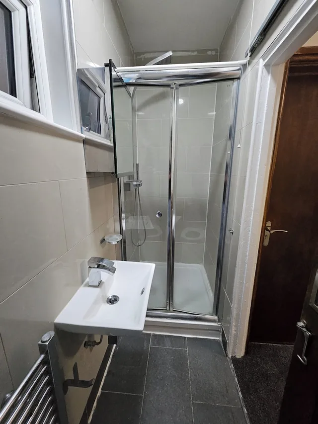 Standard Double Room - Shared، SnoozeDen Wellesley - Near to Slough Station 8/9