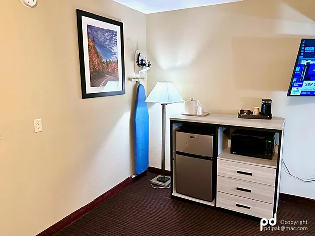 جناح تنفيذي بسرير كينج بجاكوزي، Travel Inn and Suites Flemington 5/6