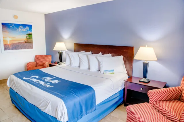 Room, King Bed, Days Inn by Wyndham St. Petersburg / Tampa Bay Area 1/3