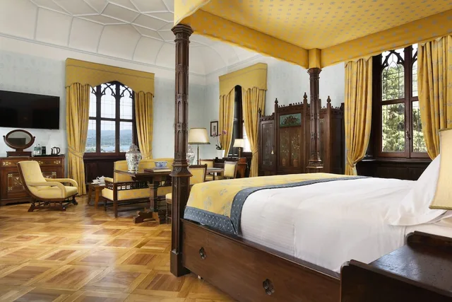Castello, Executive, Suite, King Bed, Lake View, Sofa، Castello Dal Pozzo 1/6