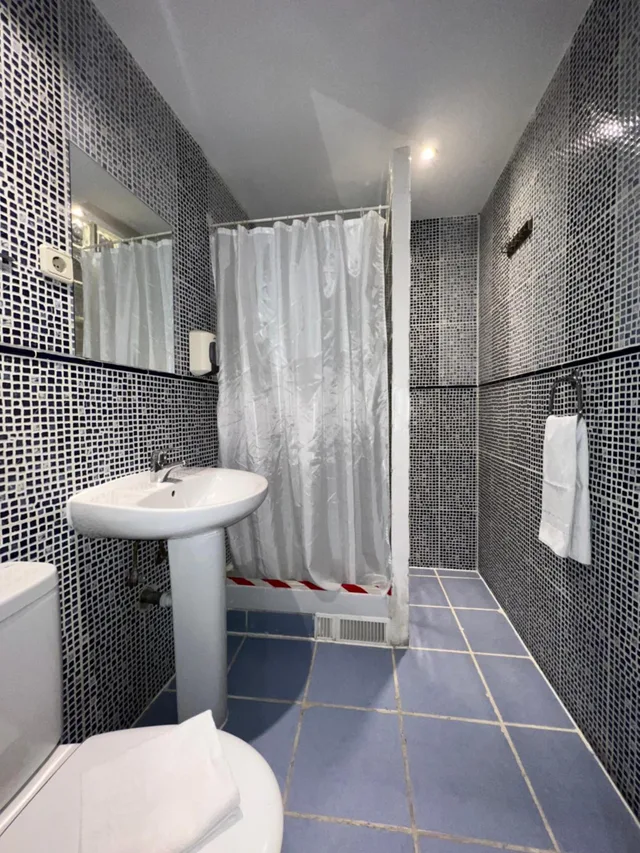 غرفة بسرير مزدوج بحمام مشترك، La Casa de La Plaza 6/6