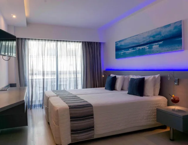 غرفة سوبيريور بسريرين منفصلين بإطلالة جزئية على البحر، Anonymous Beach Hotel - Adults Only 3/4