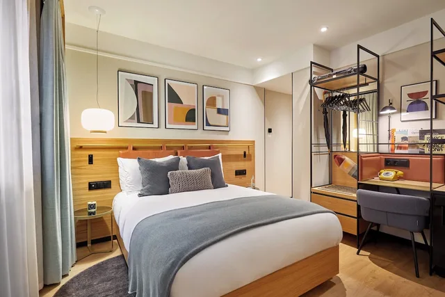 Essential, Queen Bed، Kimpton Vividora Barcelona 6/9