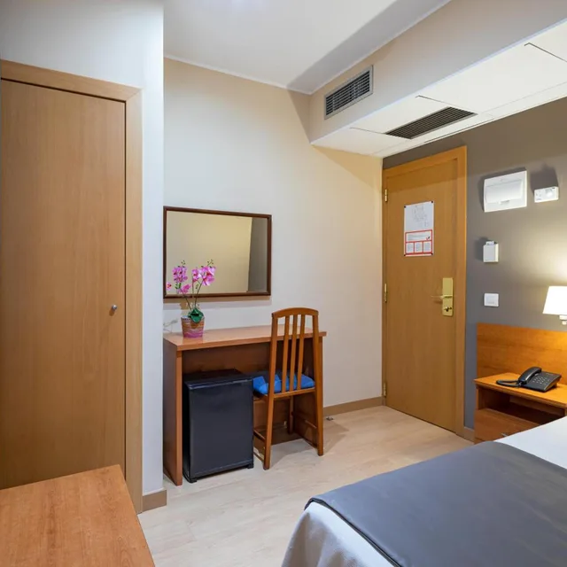 غرفة مفردة، Catalunya Hotel 4/7