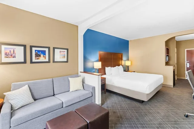 جناح بسرير كينج مع أريكة لذوي الإعاقة، Comfort Suites Daphne - Mobile East Bay 4/10