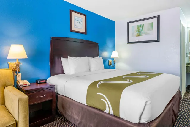 جناح بسرير كينج لذوي الإعاقة، Quality Inn Sarasota North Near Lido Key Beach 1/1