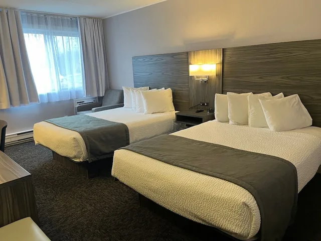 غرفة ديلوكس بسريرين مزدوجين، Travelodge by Wyndham Ottawa East 1/2
