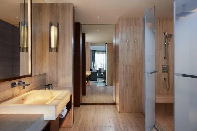 1 Bedroom, Family Suite, Suite, King Bed, Mountain View, Balcony، Beijing Marriott Hotel Changping 2/3