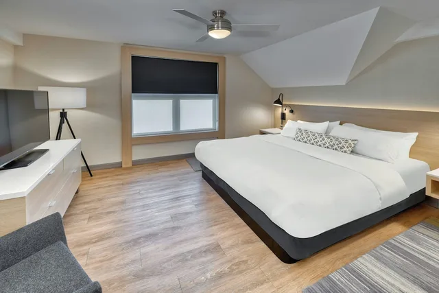 جناح رئاسي بسريرين مزدوجين بغرفتي نوم، The Insignia Hotel, Sarnia, a Tribute Portfolio Hotel 2/2
