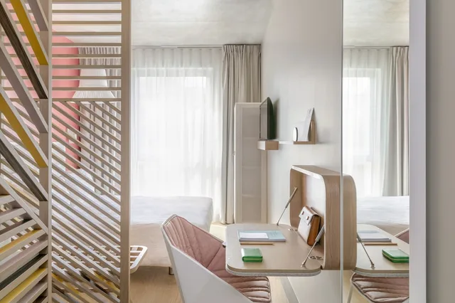 غرفة كلاسيكية بسرير كوين، Okko Hotels Paris La Defense 2/3