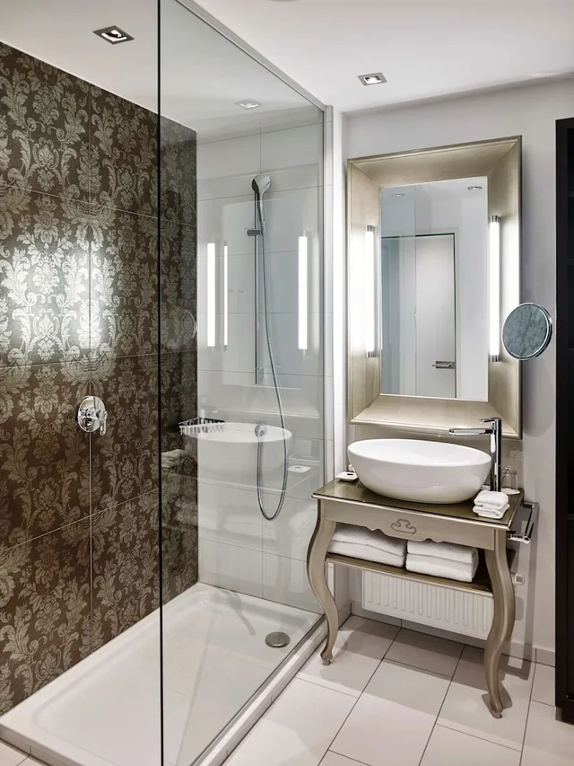غرفة ديلوكس بسرير كينج، Steigenberger Hotel Herrenhof 5/5