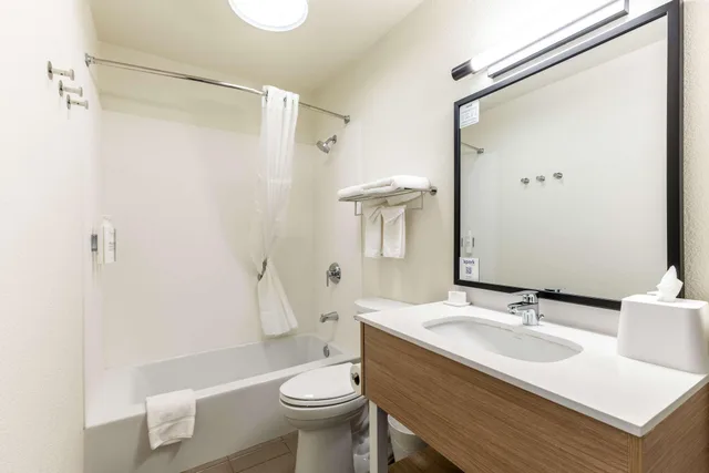 غرفة بسرير مزدوج لذوي الإعاقة، Spark by Hilton Glendale Phoenix North 6/6