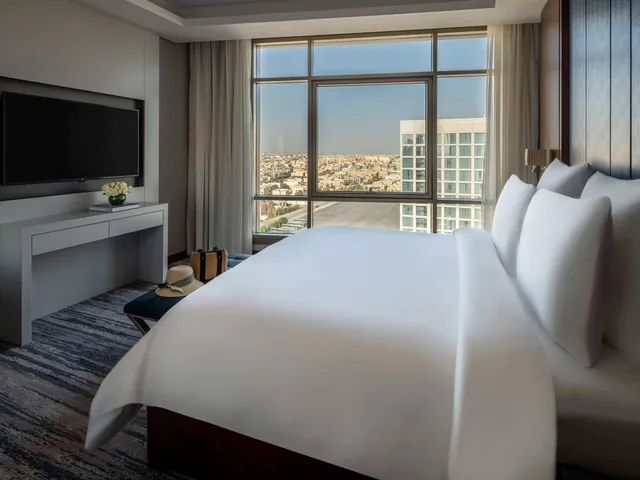 إقامة ديلوكس بسرير كينج بغرفتي نوم، فندق وريزيدنس موفنبيك الرياض(Movenpick Hotel & Residences Riyadh) 5/8