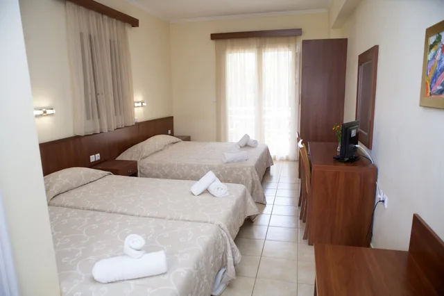 شقة، Summertime Inn 1/6