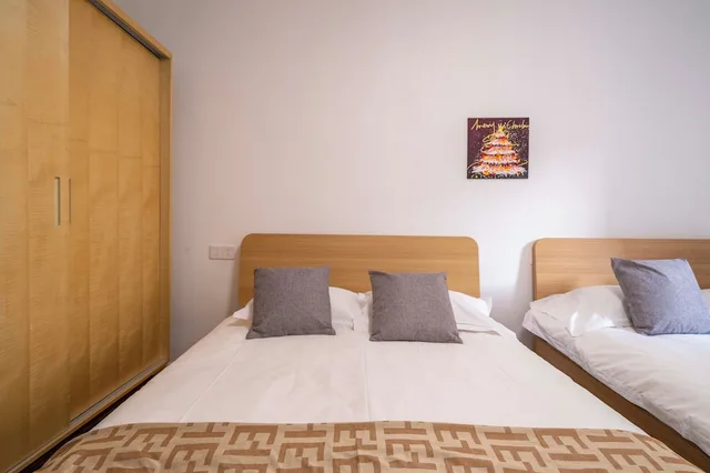شقة أساسية بسريرين مزدوجين، Book and Bed-People's Square 1/10