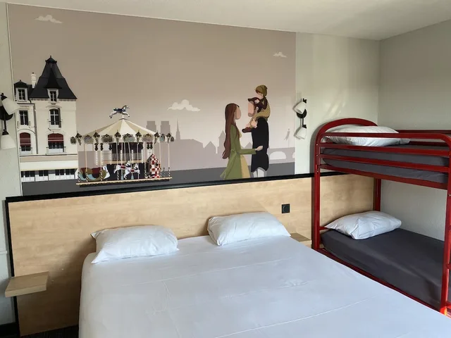غرفة قياسية بسرير كوين وأسرّة بطابقين، KYRIAD DIRECT Orleans - La Chapelle St Mesmin 3/4