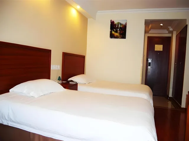 غرفة عائلية بسرير كينج وسرير فردي، GreenTree Inn Jiangyin Zhouzhuang Shiji Avenue Business Hotel 1/2