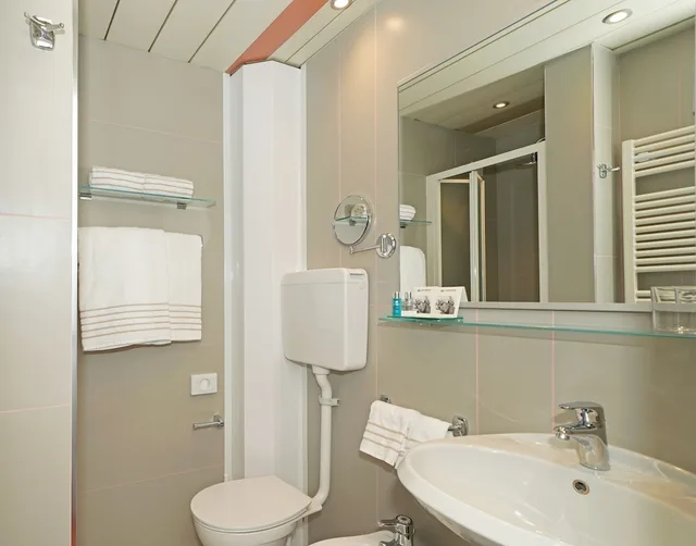 Comfort, Twin Beds, Bike Hotel La Perla 3/5