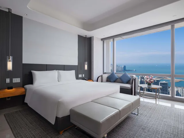 Junior Suite, King Bed, Sofitel Haikou Hotel 2/7