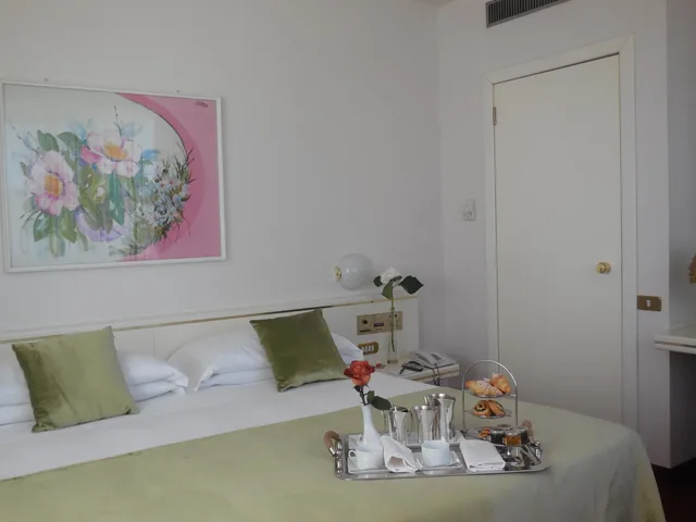 غرفة عائلية بسرير مزدوج وسرير فردي، Starhotels Cristallo Palace 4/10