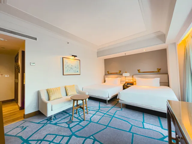 غرفة ديلوكس بسريرين منفصلين مع دخول صالة النادي، LE MERIDIEN JAKARTA 2/9