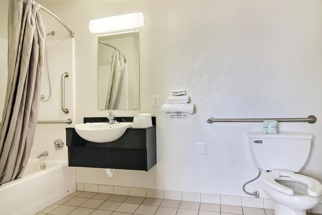Deluxe, Queen Bed, Accessible, Motel6 Fort Stockton, TX 6/6