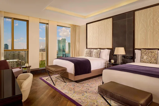 غرفة كلوب بسريرين كوين بإطلالة على المدينة، THE RITZ-CARLTON ASTANA 1/3