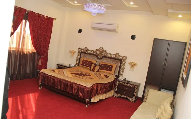 غرفة شهر العسل بسرير مزدوج، Hotel Javson Sialkot 1/1
