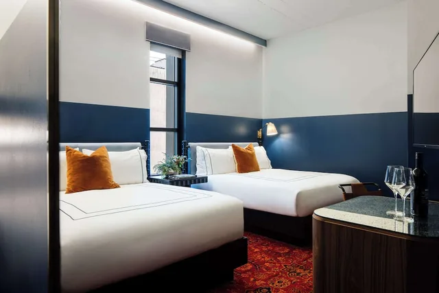 Silver, 2 Queen Beds، Dream Nashville 3/5