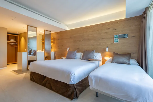 غرفة ديلوكس ثلاثية بإطلالة على البحر، Leonardo Boutique Hotel Mallorca Port Portals 3/6