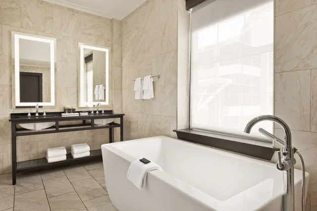1 Bedroom, Suite, King Bed, The Admiral Hotel 4/4