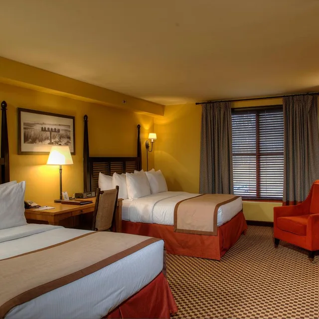 غرفة بسرير كوين بإطلالة على الجبل لذوي الإعاقة، Bear Creek Mountain Resort 2/3
