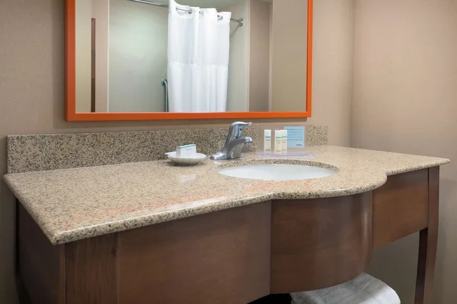 Room, King Bed, Sofa, Hampton Inn Springfield South Enfield 3/3