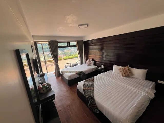 غرفة ديلوكس بانورامية بسريرين منفصلين بإطلالة على المدينة بشرفة، Sapa Village Hotel 8/10