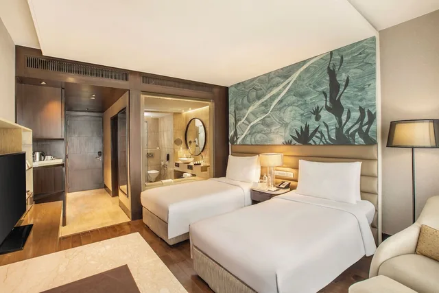 Premier, Twin Beds, The Leela Ambience Convention Hotel Delhi 3/4