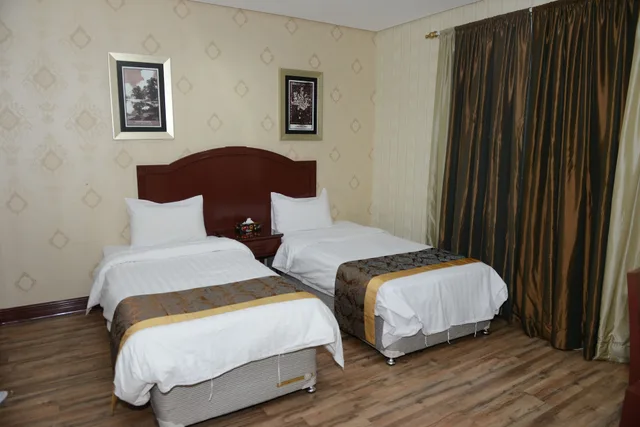 Family Suite, King and Twin Beds, Plaza Athenee Hotel 2/10