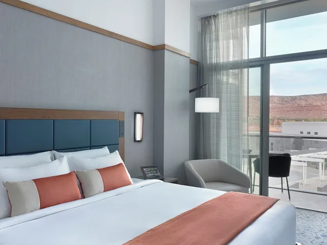 Collection, Junior Suite, King Bed, Accessible, Black Desert Resort 1/9